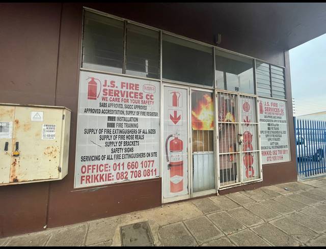 2,388M² RETAIL FOR SALE IN KRUGERSDORP WEST
